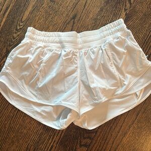 Lululemon hottie hit 2.5 shorts